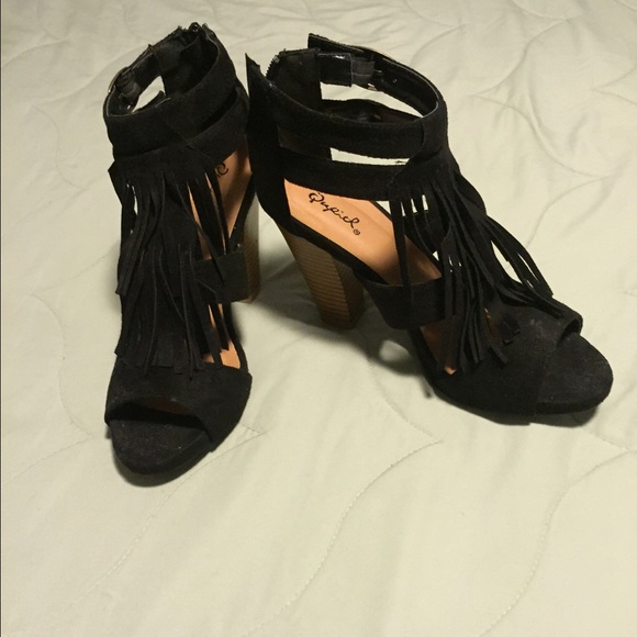 Black Fringe Heels NWOT