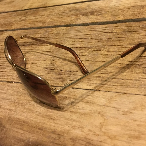 GUESS Sunglasses - Picture 2 of 4