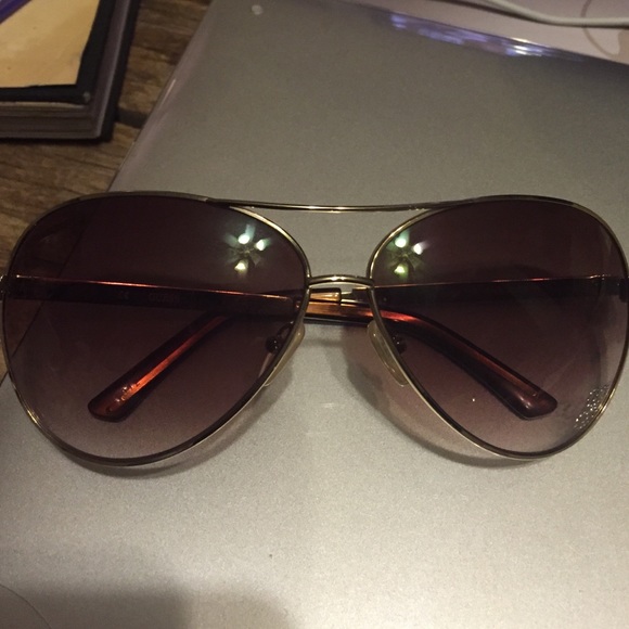 GUESS Sunglasses - Picture 3 of 4