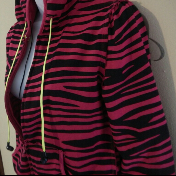 Zebar Jacket With Headphone Drawstrings - Picture 2 of 4