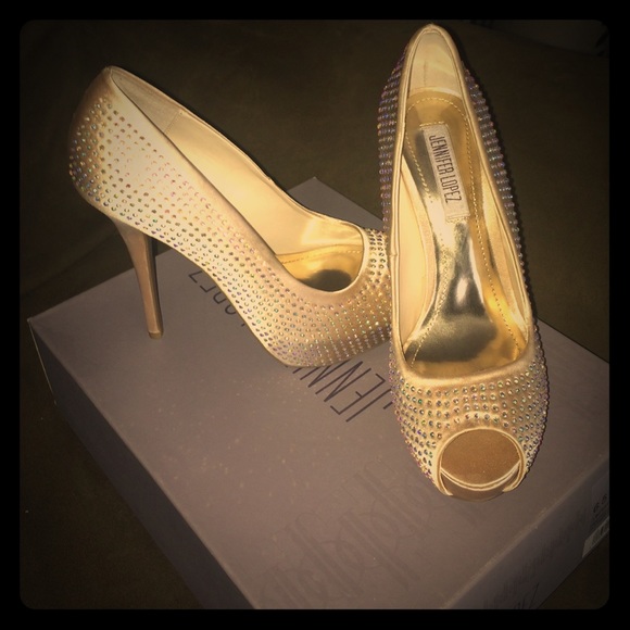 Jennifer Lopez peep toe pumps
