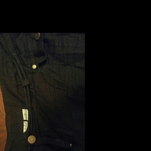 Shorts - Picture 3 of 3