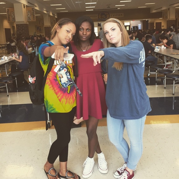 Meet your Posher, Nia