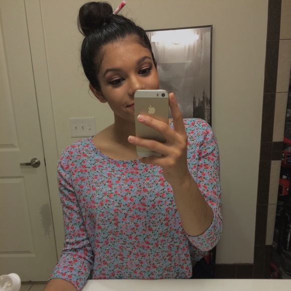 Meet Your Posher!! - Picture 4 of 4