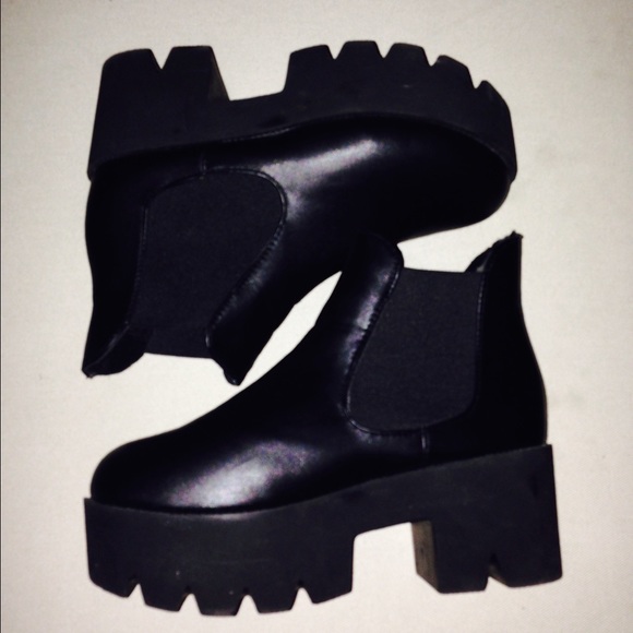 Black platform chelsea boots