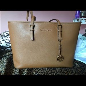 Michael Kors Jet Set Tote in Luggage