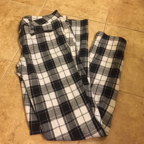 B&W checkered pants