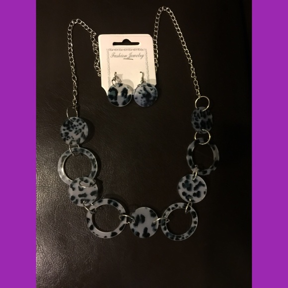 Black & Clear Animal Print Necklace & Earrings - Picture 2 of 2