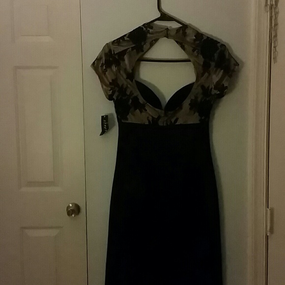 Dress - Picture 3 of 3