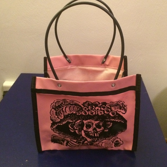 Pink skull purse with black piping