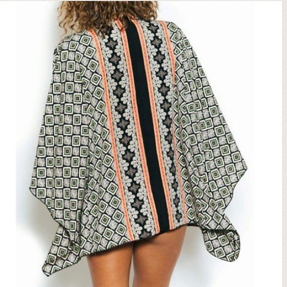 Patterned Kimono - Picture 3 of 3