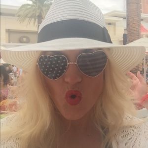 Meet your Posher, Whitney