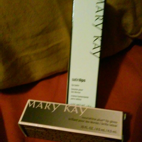 Mary Kay lip color plus free SATIN lips - Picture 3 of 3
