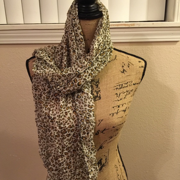 Leopard scarf - Picture 3 of 3
