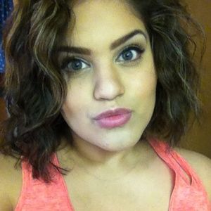 Meet your Posher, Camila