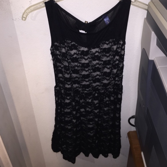 CUTE  LACE DRESS!!