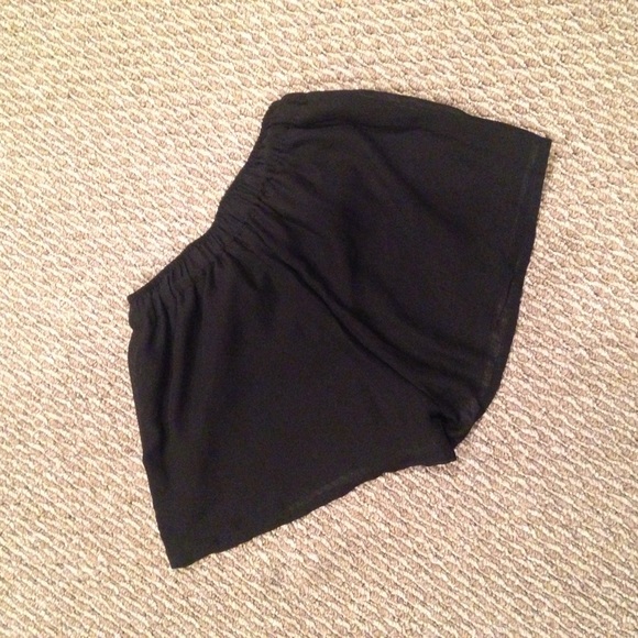 Shorts - Picture 3 of 3