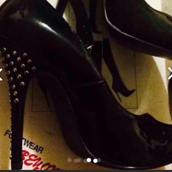 👠👠NWT Gorgeous Studded Heels👠👠 - Picture 5 of 8