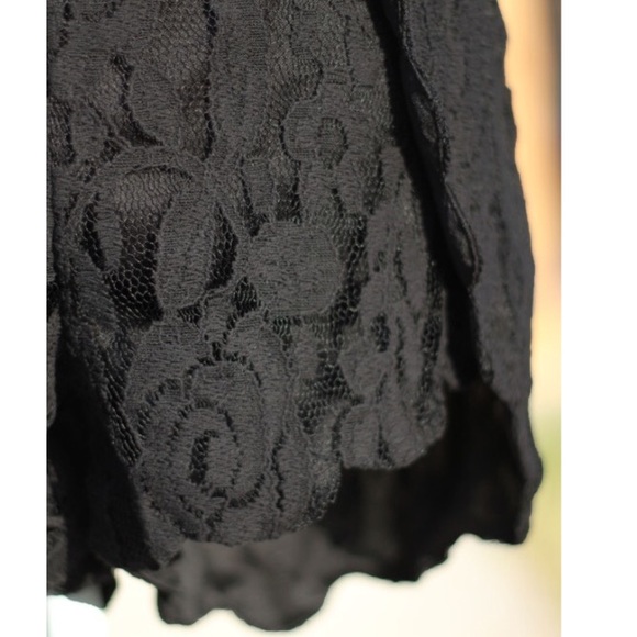 Boutique Lace Shorts - Picture 3 of 4