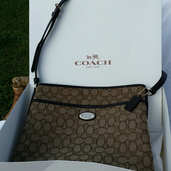 Coach Handbags - COACH Crossbody Mailbag NWT Signature