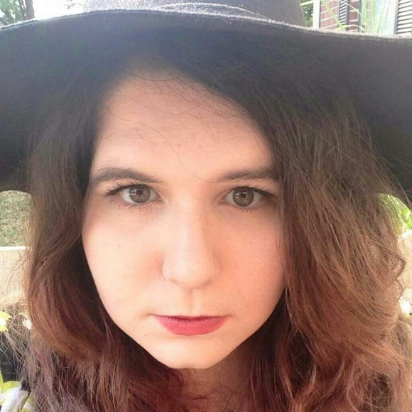 MEET YOUR POSHER!! :3 - Picture 2 of 4