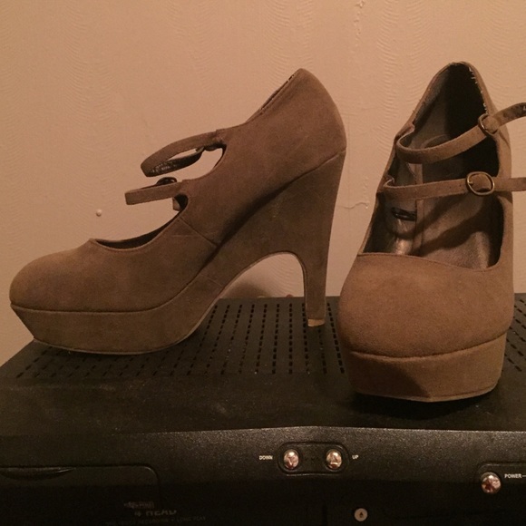 Shoes - Picture 1 of 1