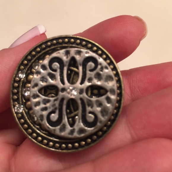 Ring - Picture 3 of 4