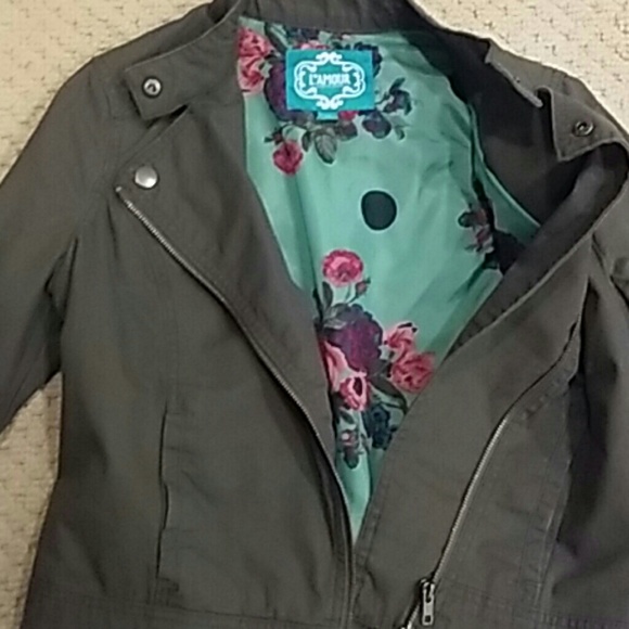 Size medium green jacket - Picture 2 of 3