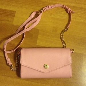 Guess wallet on a chain soft pink