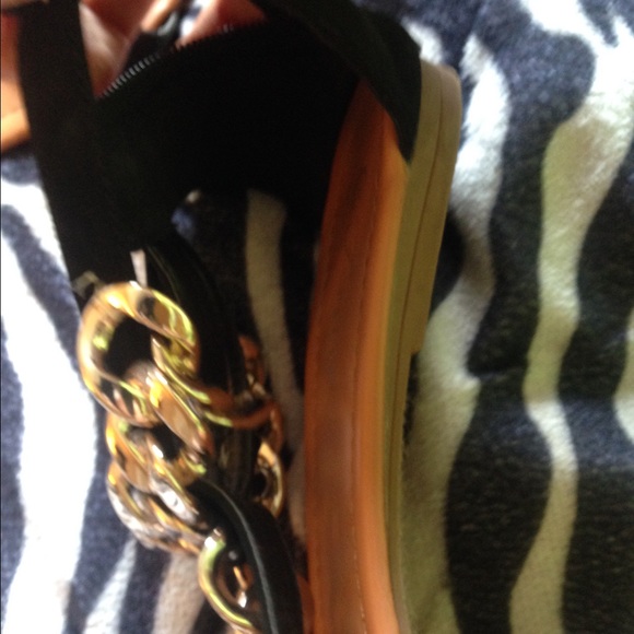 Sandles - Picture 2 of 2