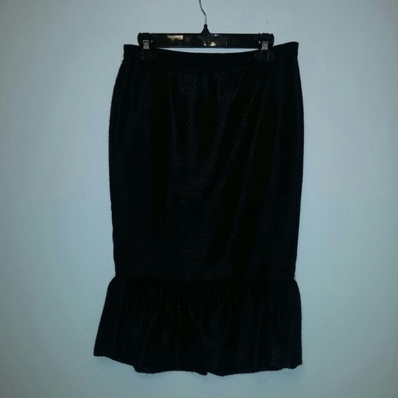 Ann Taylor black fit and flar skirt