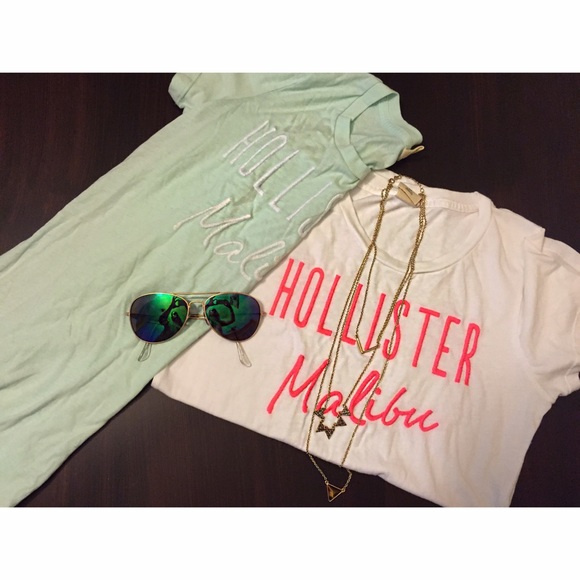 2 Hollister shirts✨✨