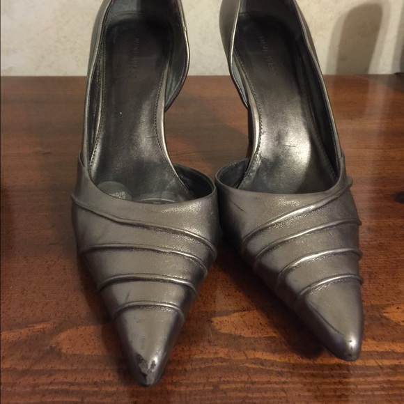 Nine West metallic pumps