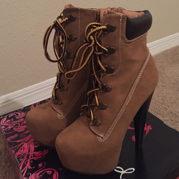 Quipid nubuck lace up booties