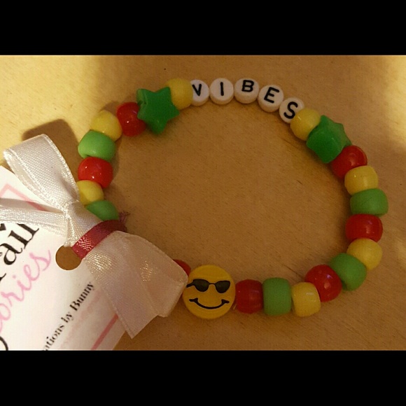 Rasta Colored "Vibes" Kandi Bracelet - Picture 3 of 3
