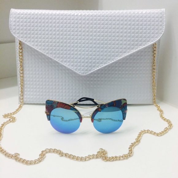 SOLD!  ROCK OUT CLUTCH (WHITE) - Picture 3 of 3