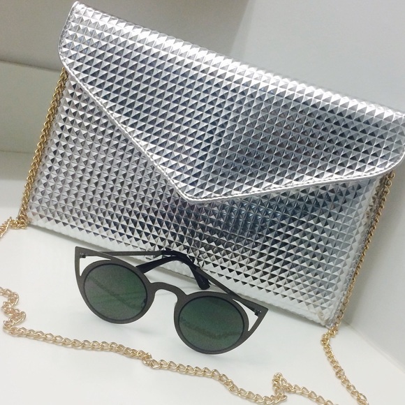 SOLD!  ROCK OUT CLUTCH (SILVER) - Picture 3 of 4