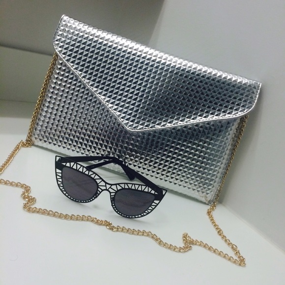 SOLD!  ROCK OUT CLUTCH (SILVER) - Picture 4 of 4