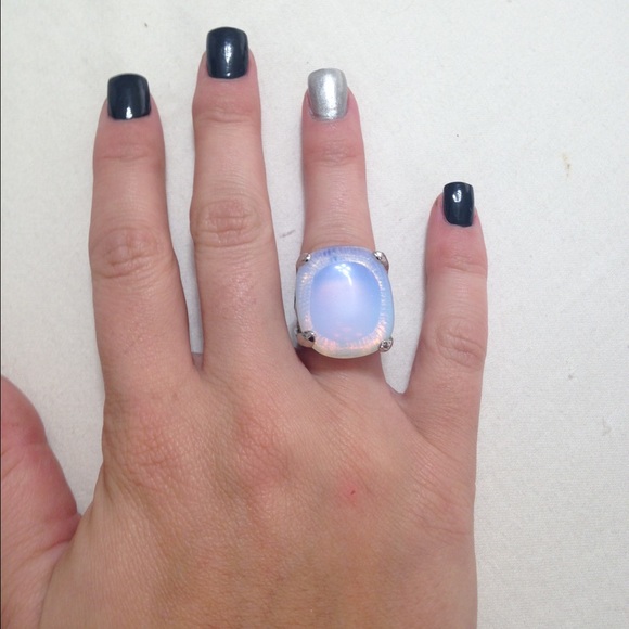 Beautiful ring - Picture 2 of 2