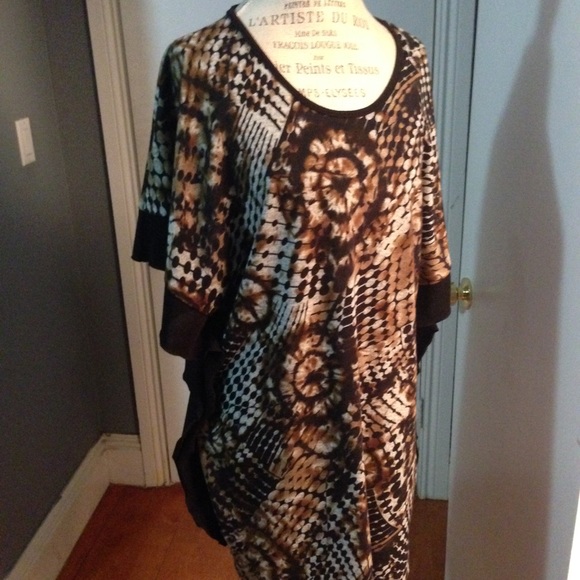 Stylish loose fit top worn only once🌹