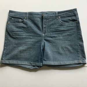 Code bleu cropped shorts
