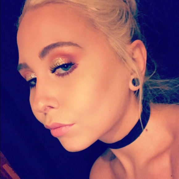 Meet your Posher, Tina - Picture 3 of 4