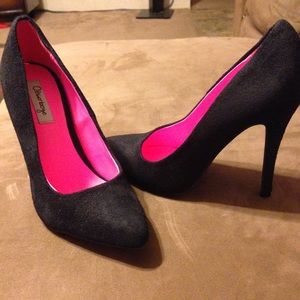Olsenboye black pumps,size 7.