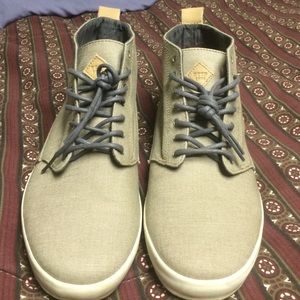 Men's reef high top shoes. SiZE 9