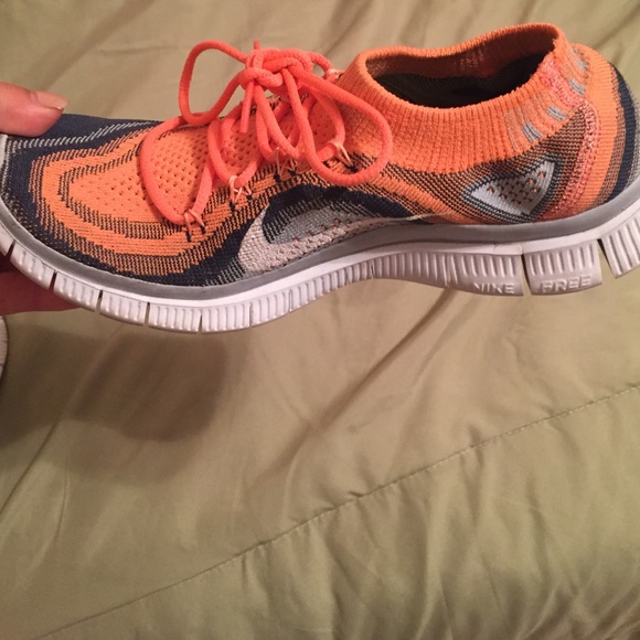 Nike shoes - Picture 2 of 4