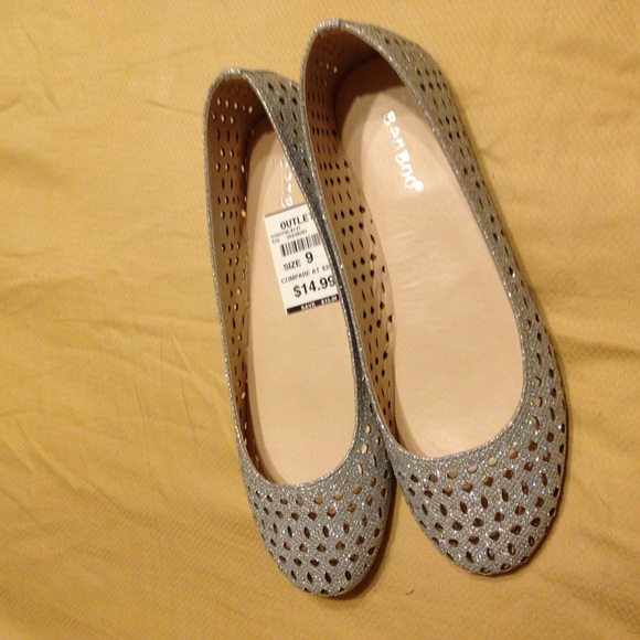NWT SILVER GLITTERY FLATS SZ 9