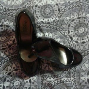 Black round toe pumps