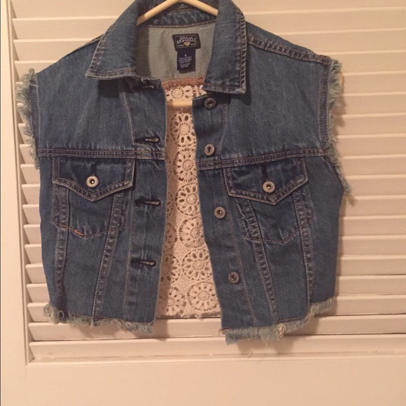 Denim vest jacket with laced back - Picture 2 of 3