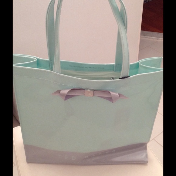 Ted Baker Tote. LG. tote. GIFTED TO MY MOM❤️❤️❤️ - Picture 2 of 4