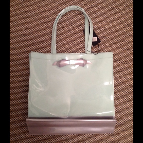 Ted Baker Tote. LG. tote. GIFTED TO MY MOM❤️❤️❤️ - Picture 3 of 4
